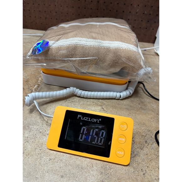 C & C California Beige and White Pullover Sweater – Size Large - Picture 5 of 6